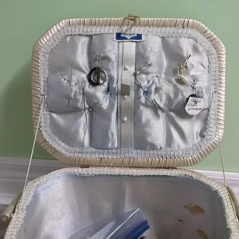 ✨HOST PICK🎉Mid Century sewing basket - Picture 3 of 8